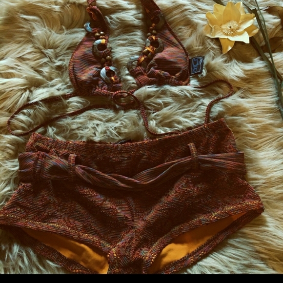 🦋Super Chic Becca Bikini with Accents - Picture 1 of 3